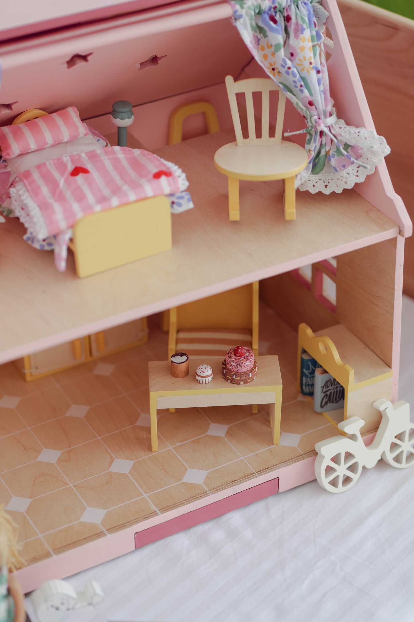 Wood-O-Kidz Cottage Dollhouse
